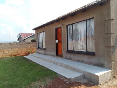 House For Sale in Vosloorus Ext 25, Vosloorus