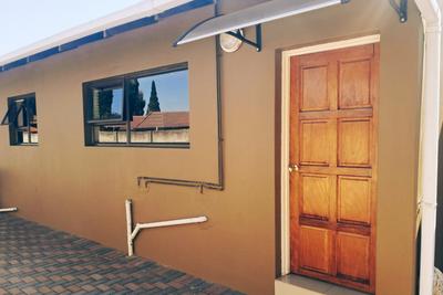 Cottage For Rent in Sunward Park, Boksburg